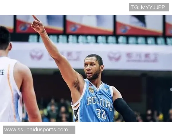 北京首钢后备外援莫里斯抵京，开启新赛季备战之旅